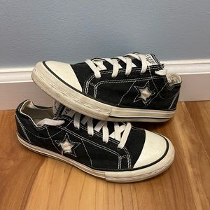 Black Converse One Star low tops (Men’s 5/Women’s 7.5)